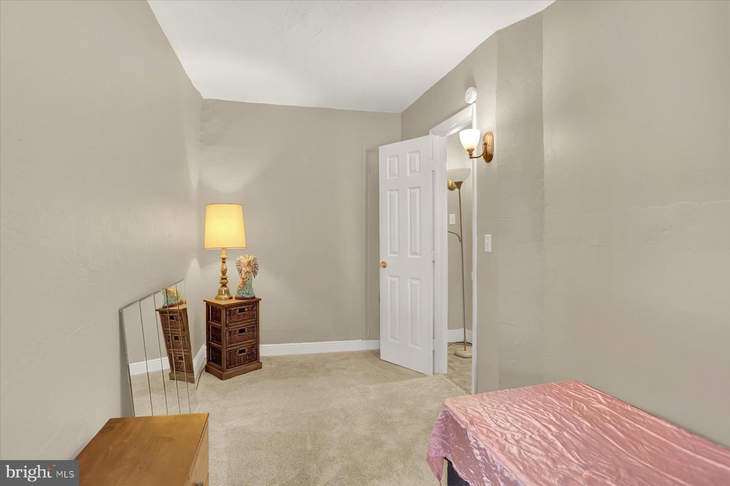 136 S Queen St Property Photo 12