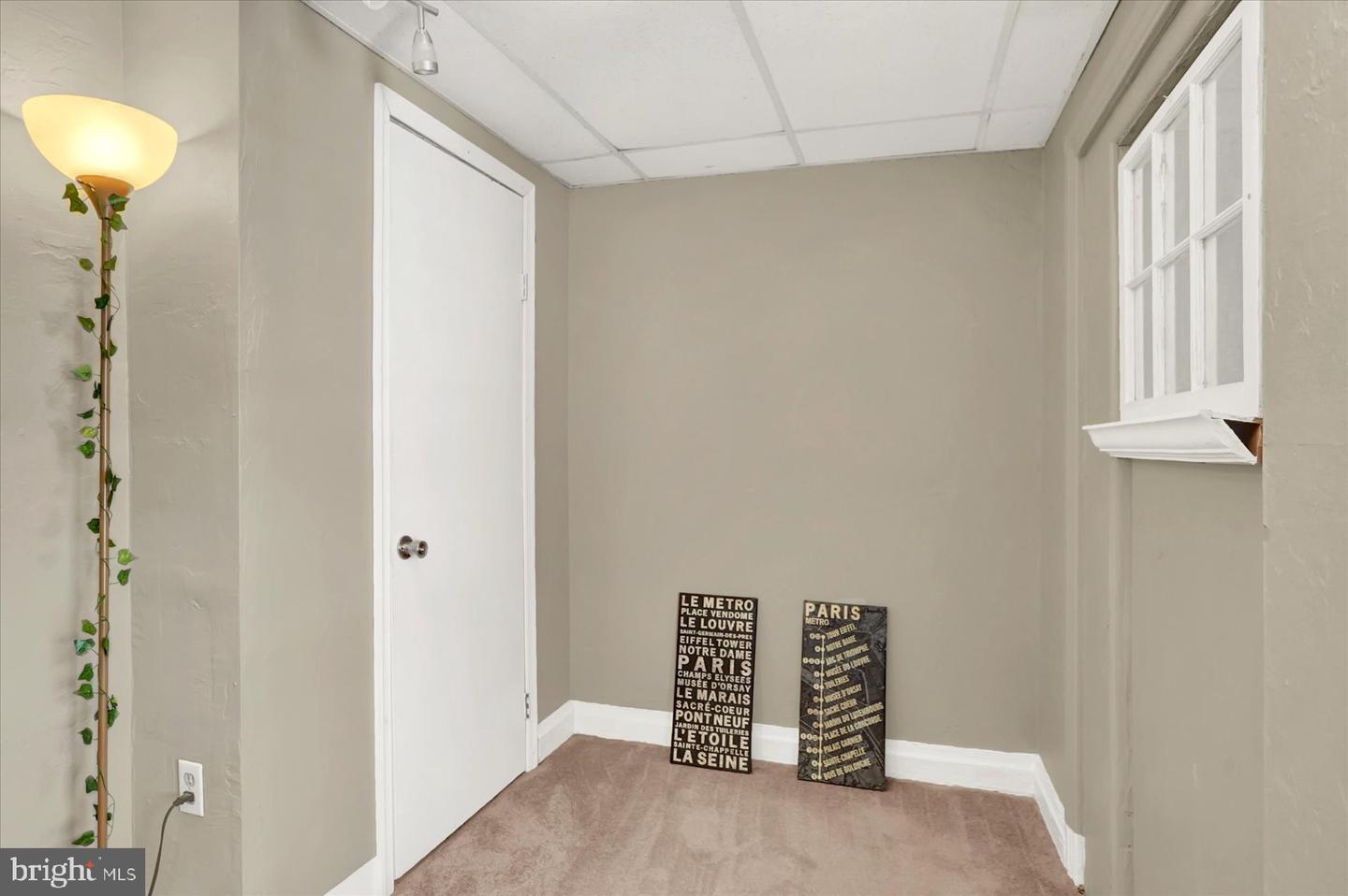 136 S Queen St Property Photo 15