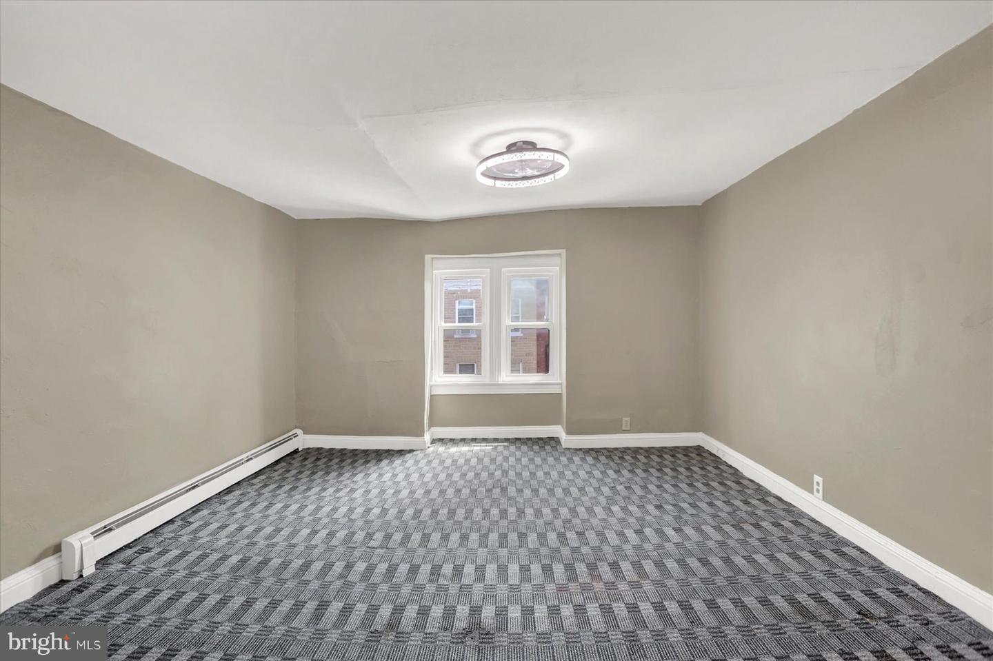 136 S Queen St Property Photo 17