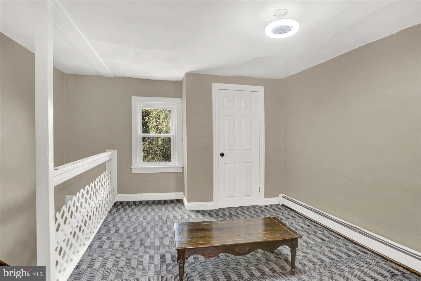 136 S Queen St Property Photo 19