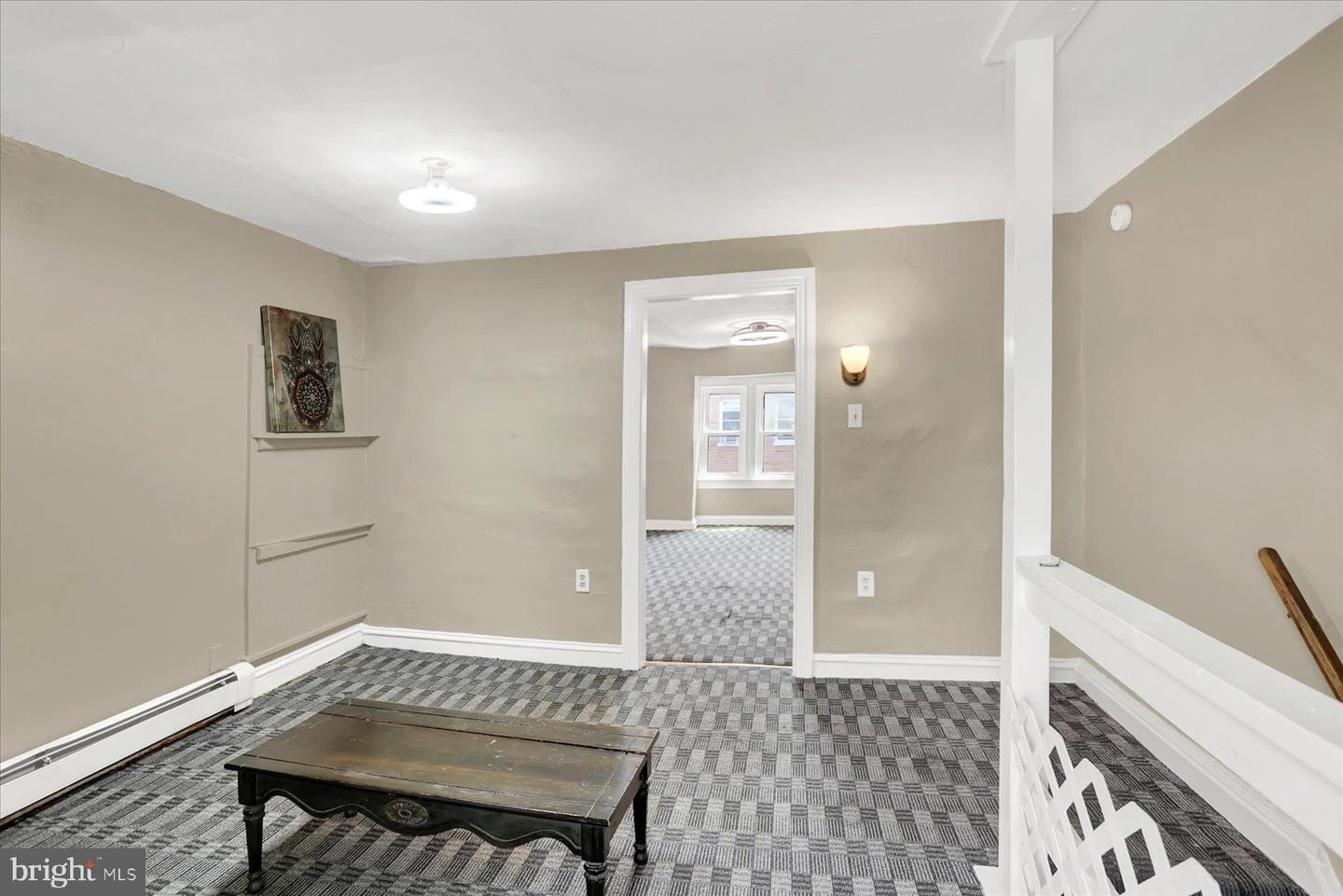 136 S Queen St Property Photo 20