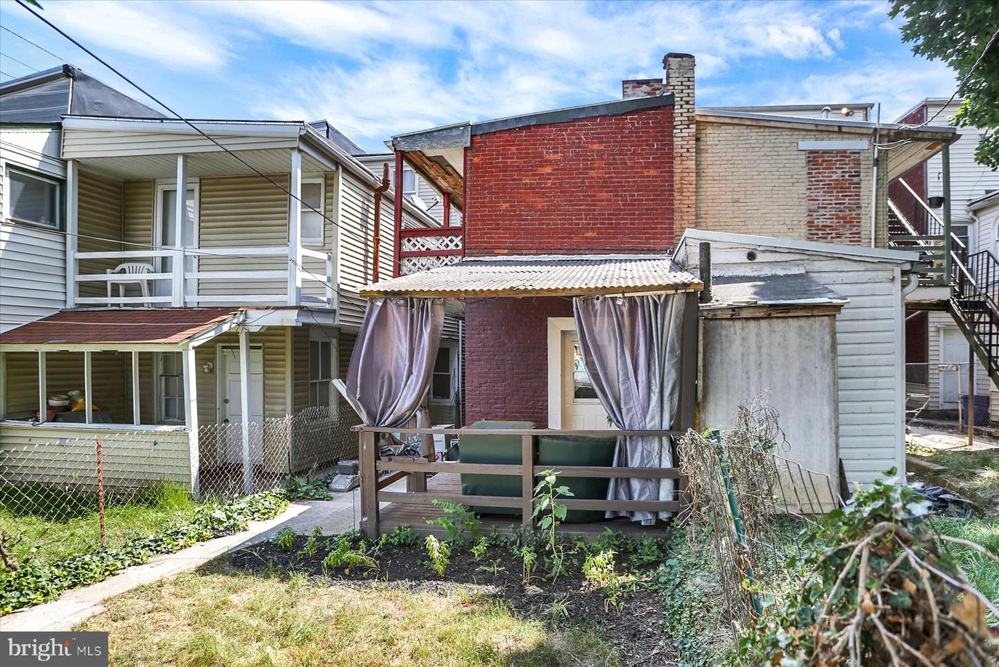 136 S Queen St Property Photo 26