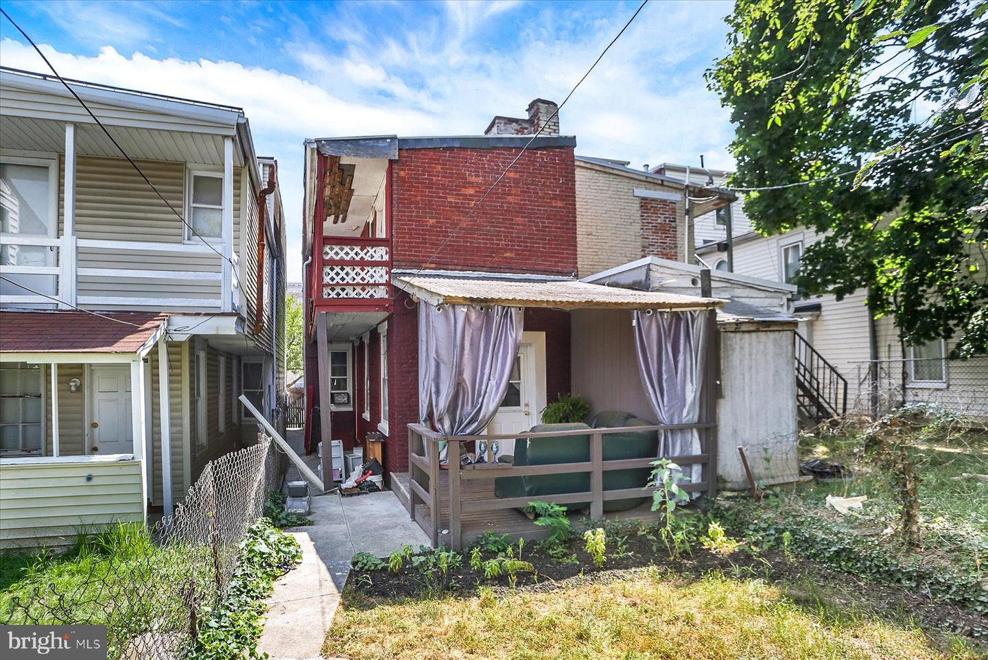 136 S Queen St Property Photo 28