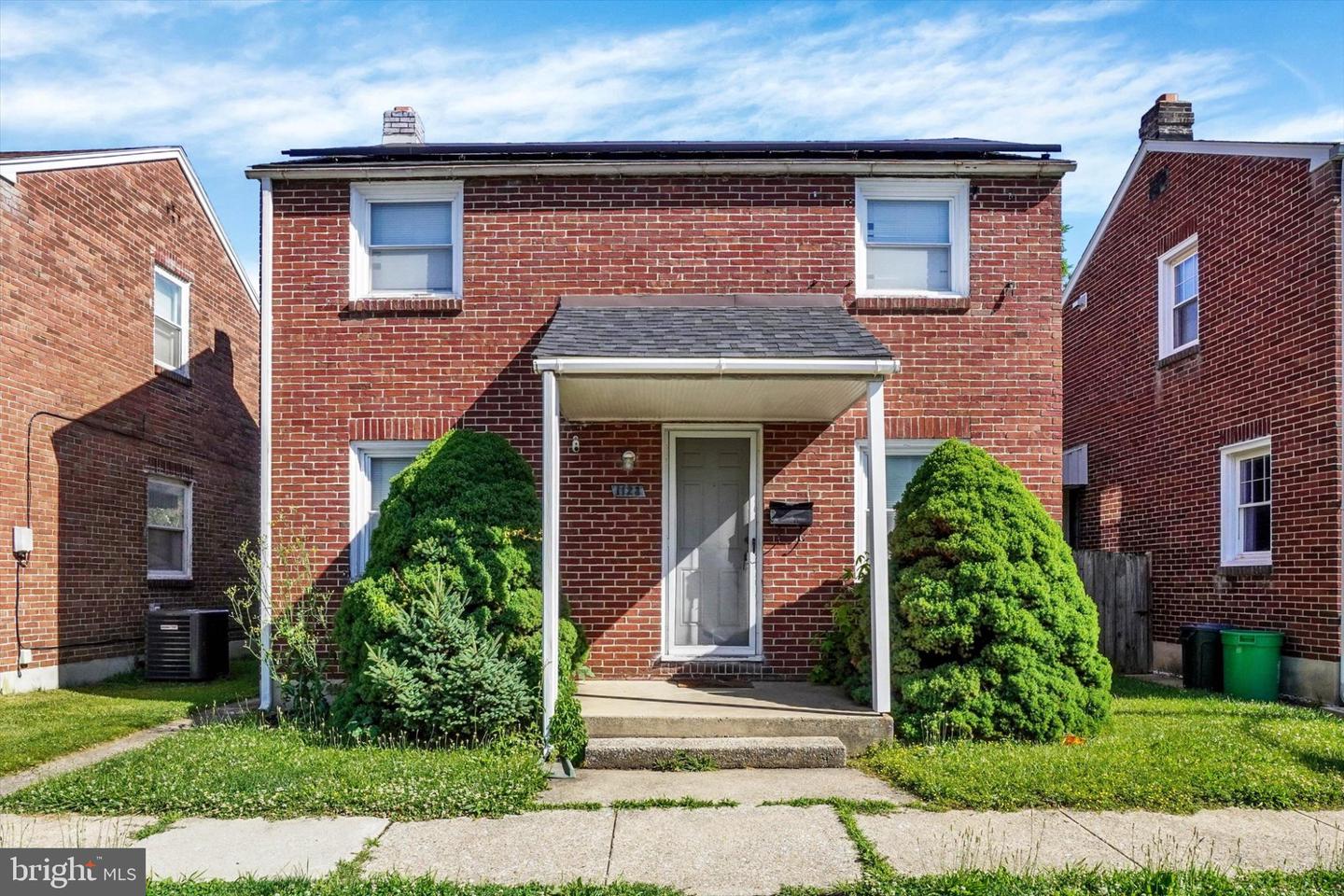 1123 E Poplar St Property Photo 1