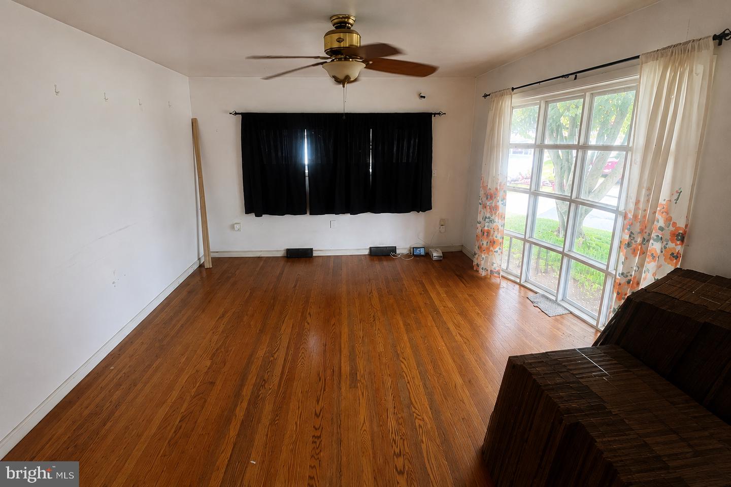 2070 Sandalwood Ct Property Photo 2