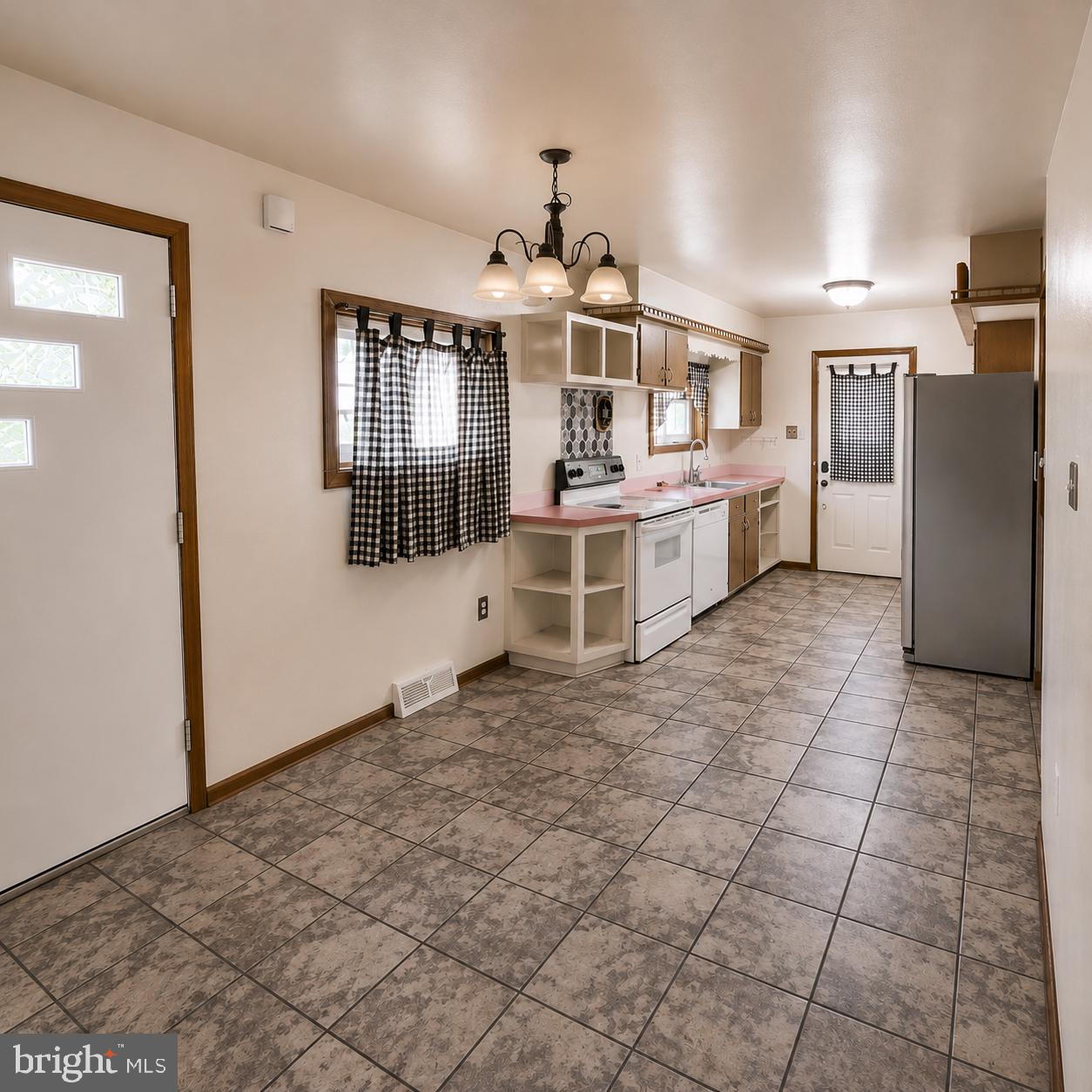 2070 Sandalwood Ct Property Photo 3