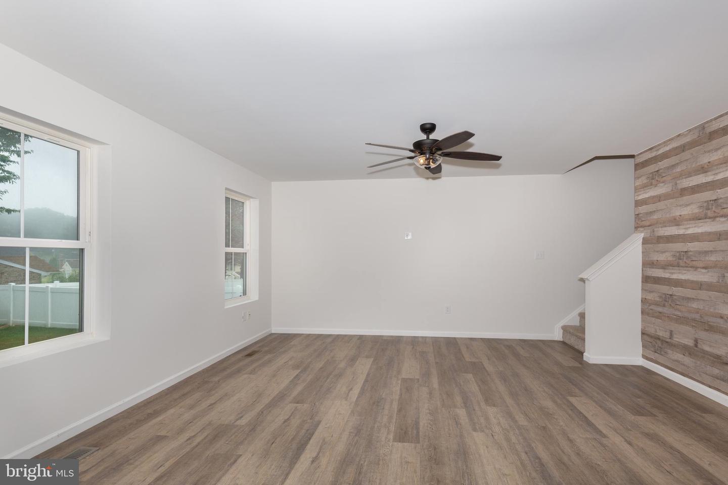 15 Cloverfield St Property Photo 14