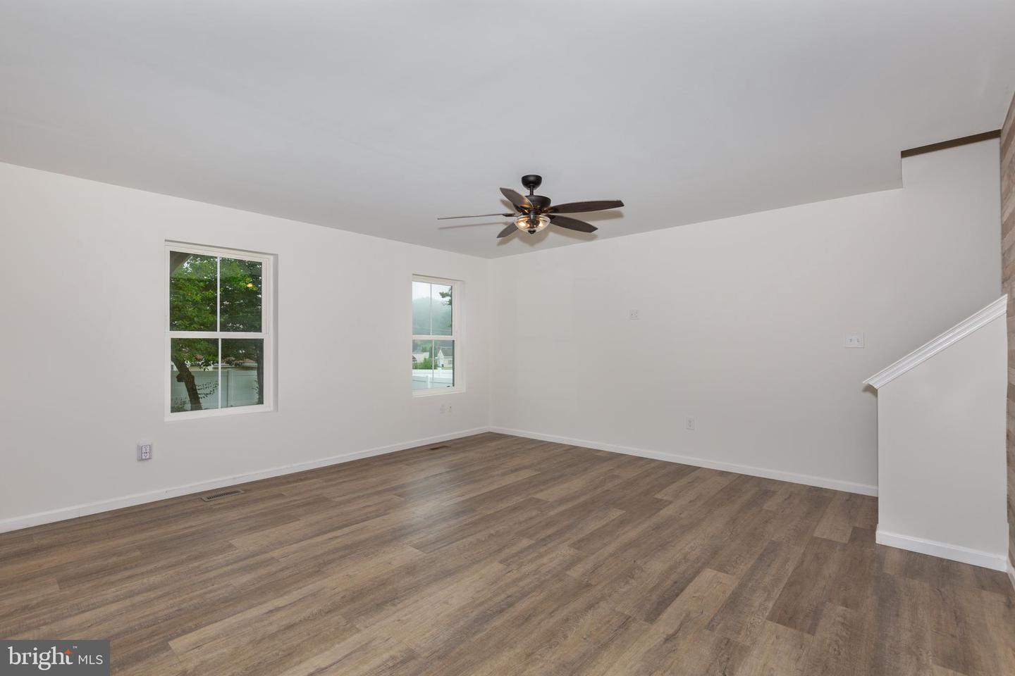 15 Cloverfield St Property Photo 15