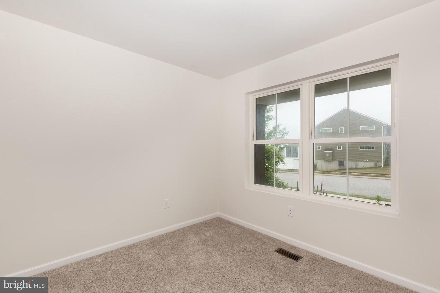 15 Cloverfield St Property Photo 20