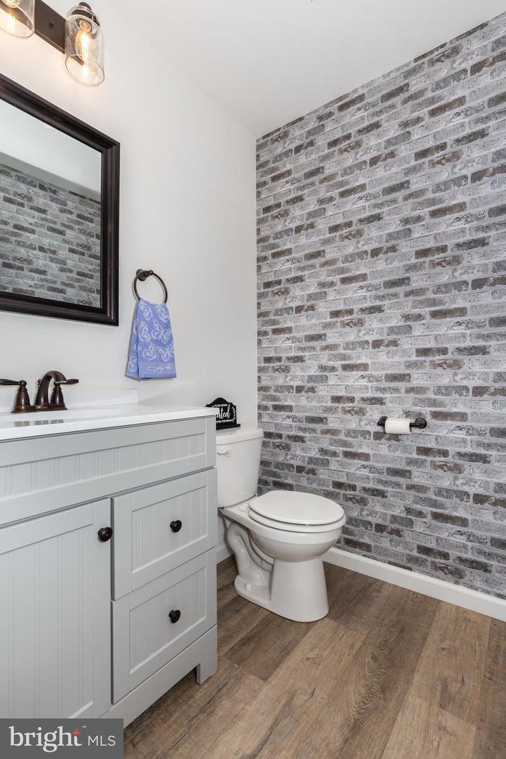 15 Cloverfield St Property Photo 22