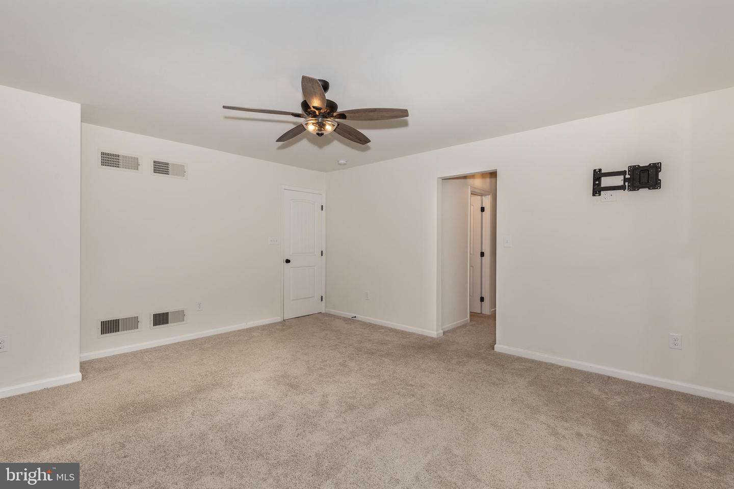 15 Cloverfield St Property Photo 27