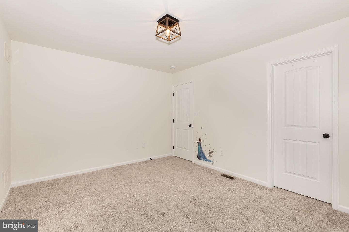 15 Cloverfield St Property Photo 34