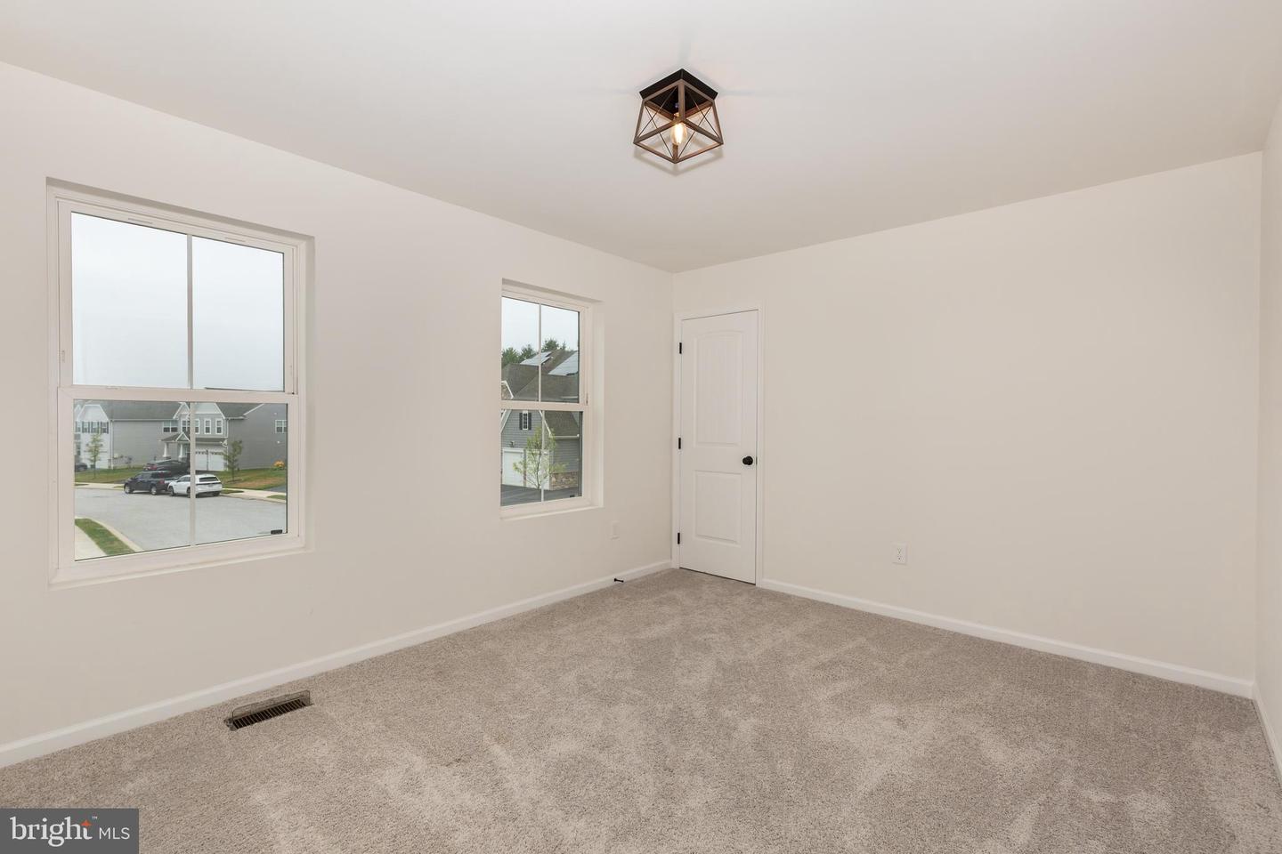 15 Cloverfield St Property Photo 37