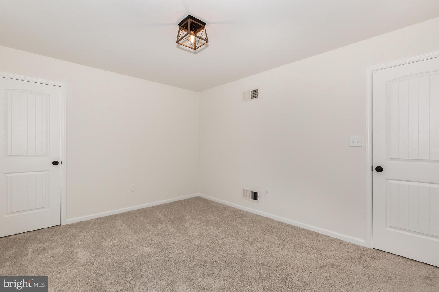 15 Cloverfield St Property Photo 38