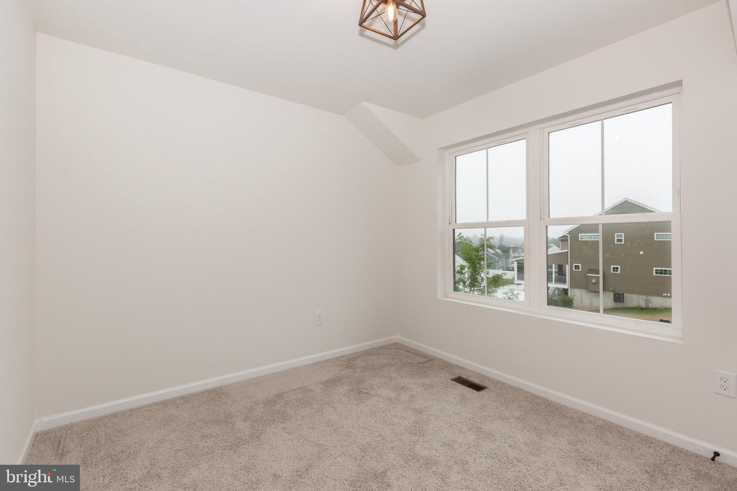 15 Cloverfield St Property Photo 40