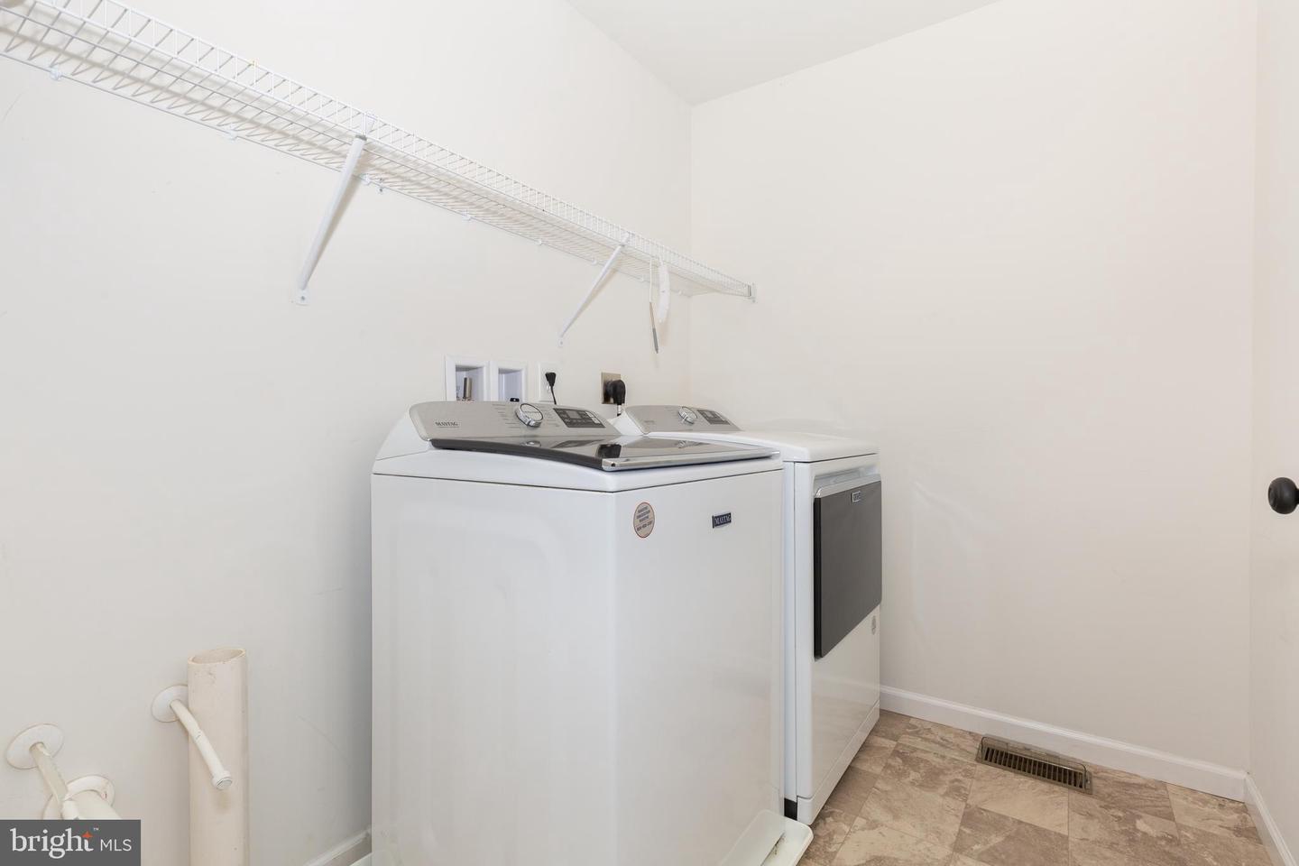 15 Cloverfield St Property Photo 44