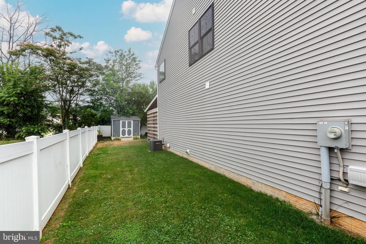 15 Cloverfield St Property Photo 59