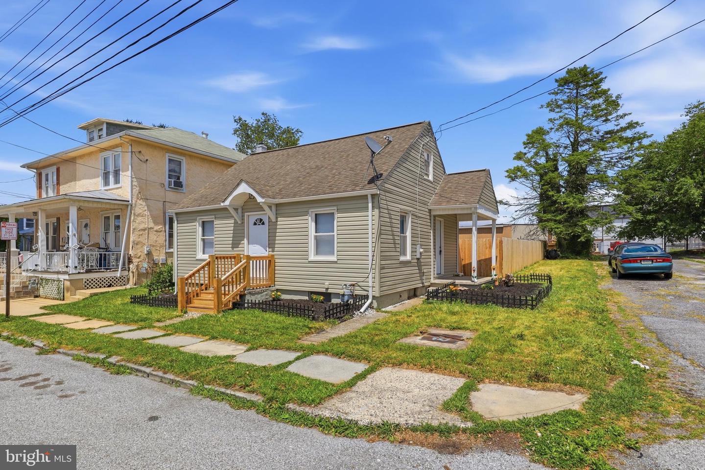 393 S Albemarle St Property Photo 1