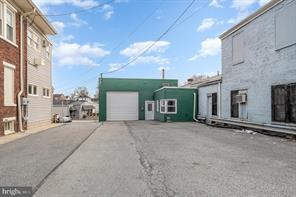 1880 W Market St Property Photo 5