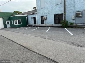 1880 W Market St Property Photo 6