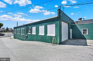 1880 W Market St Property Photo 40