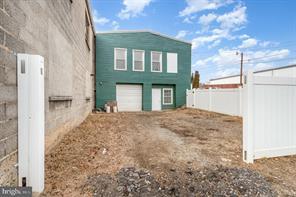 1880 W Market St Property Photo 44