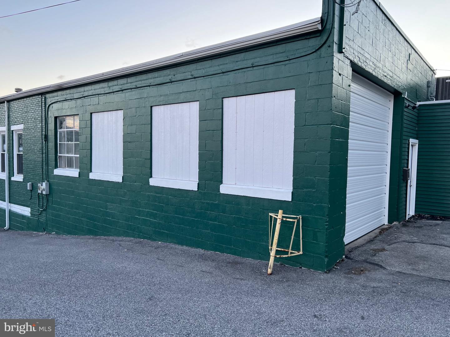 1880 W Market St Property Photo 68