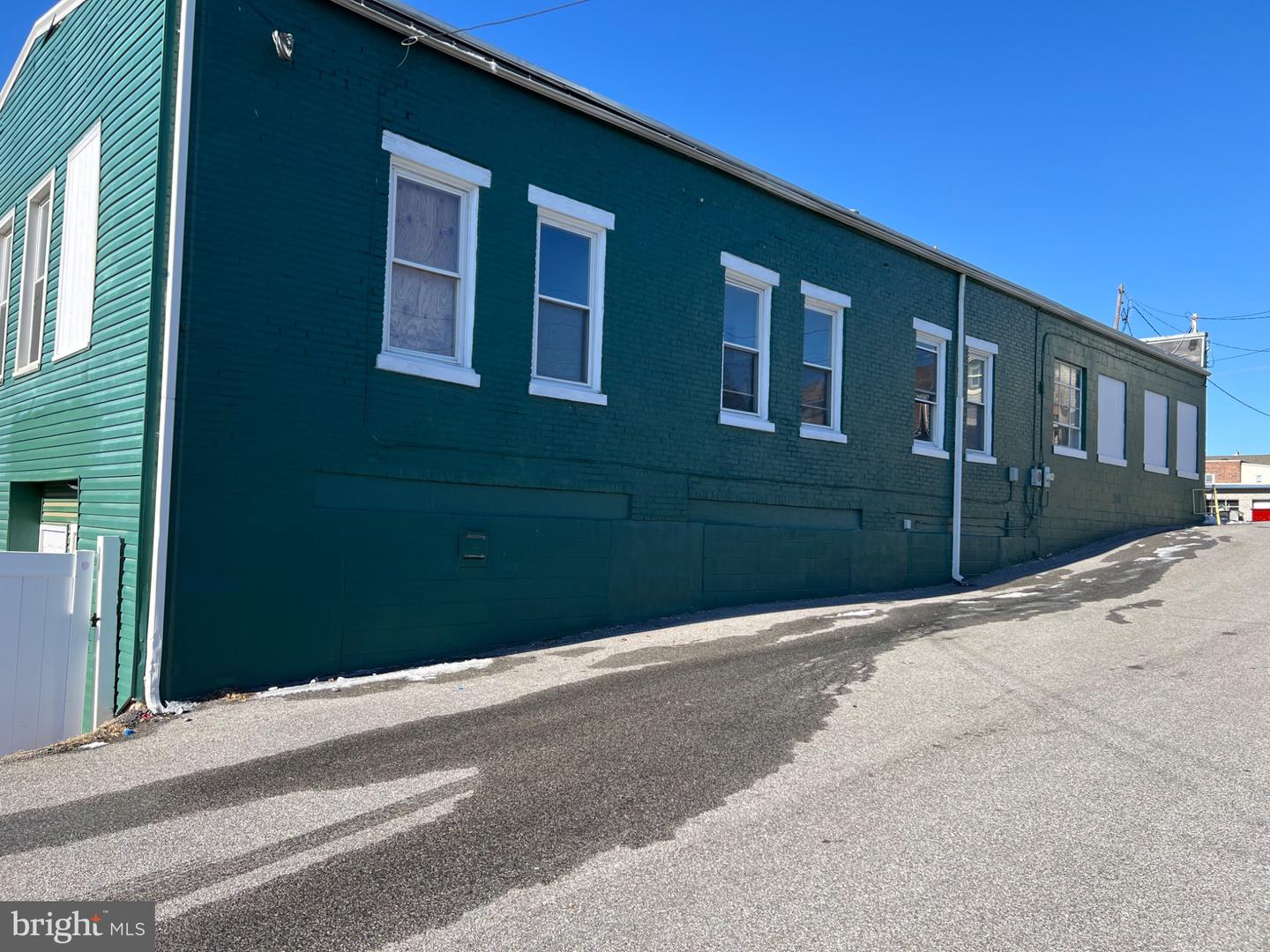 1880 W Market St Property Photo 70