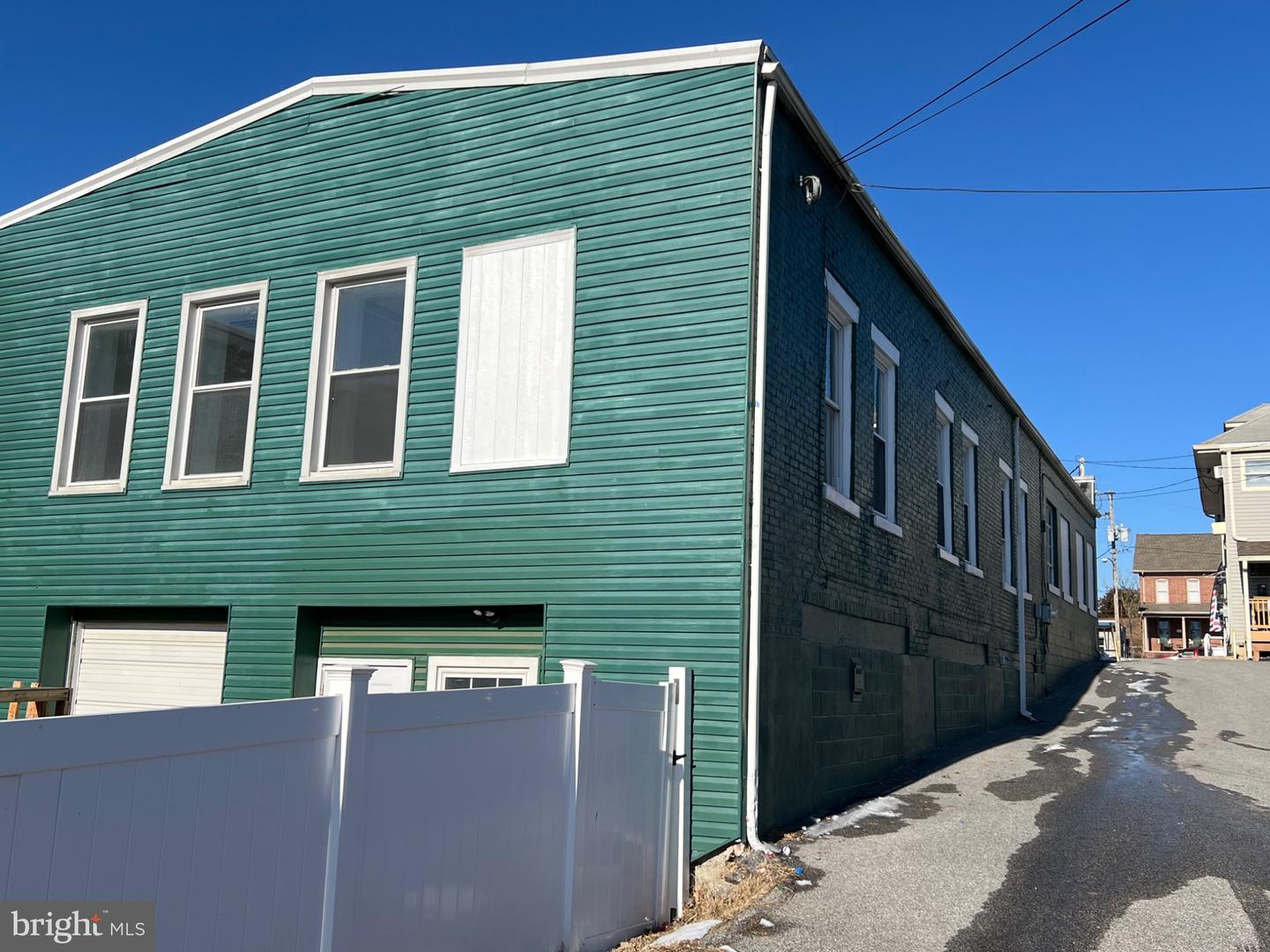1880 W Market St Property Photo 71