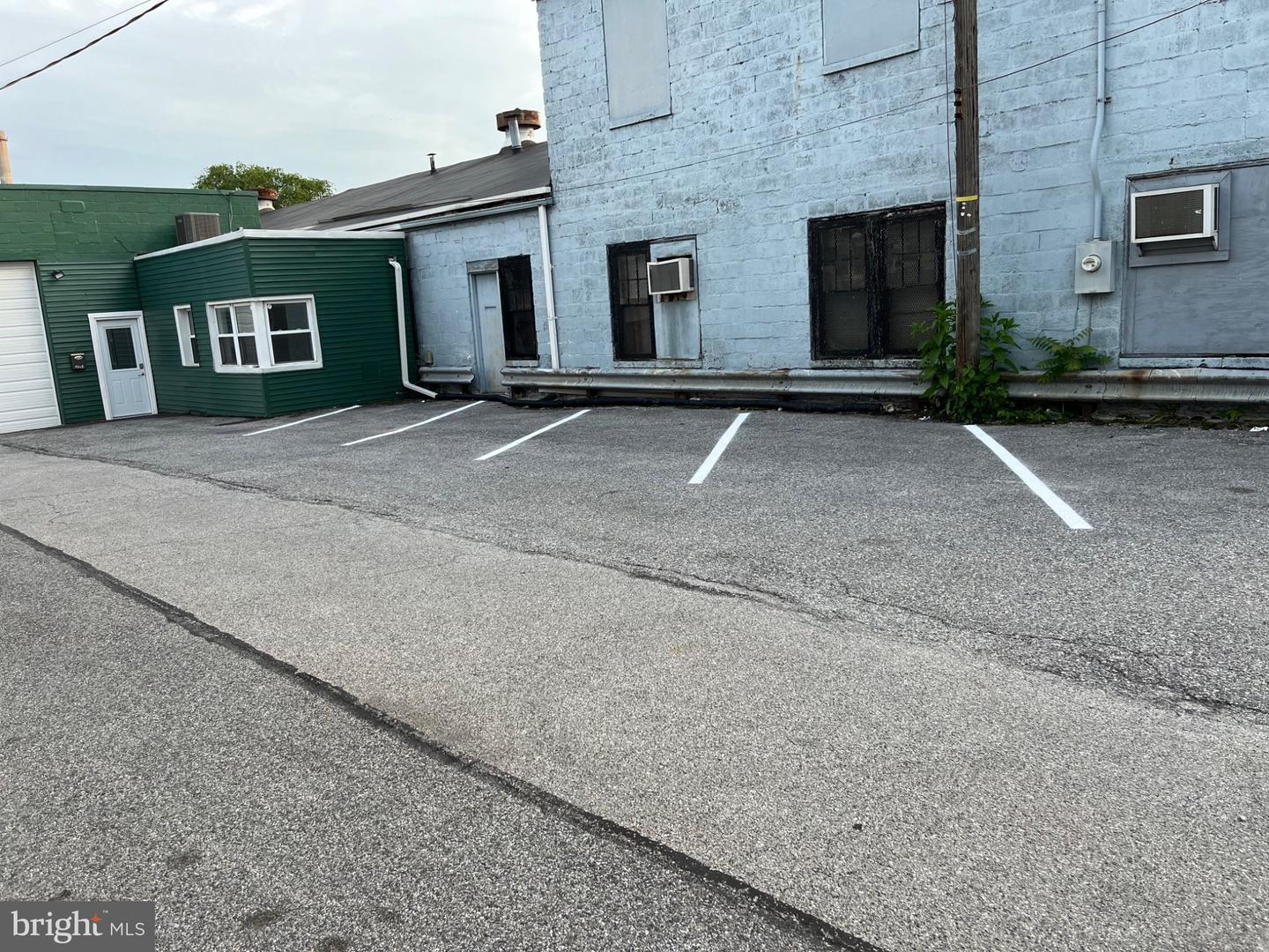 1880 W Market St Property Photo 76