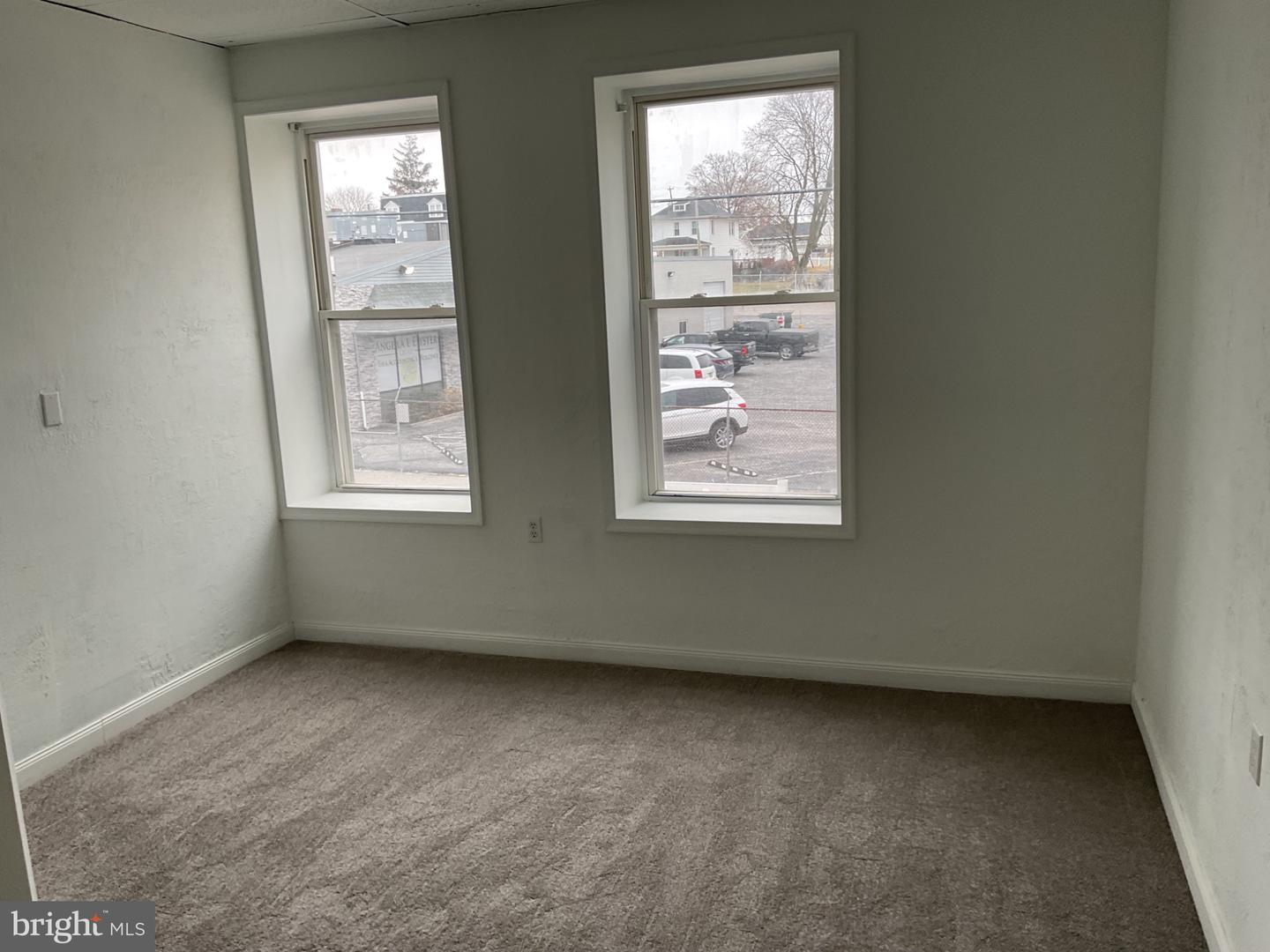 1880 W Market St Property Photo 83
