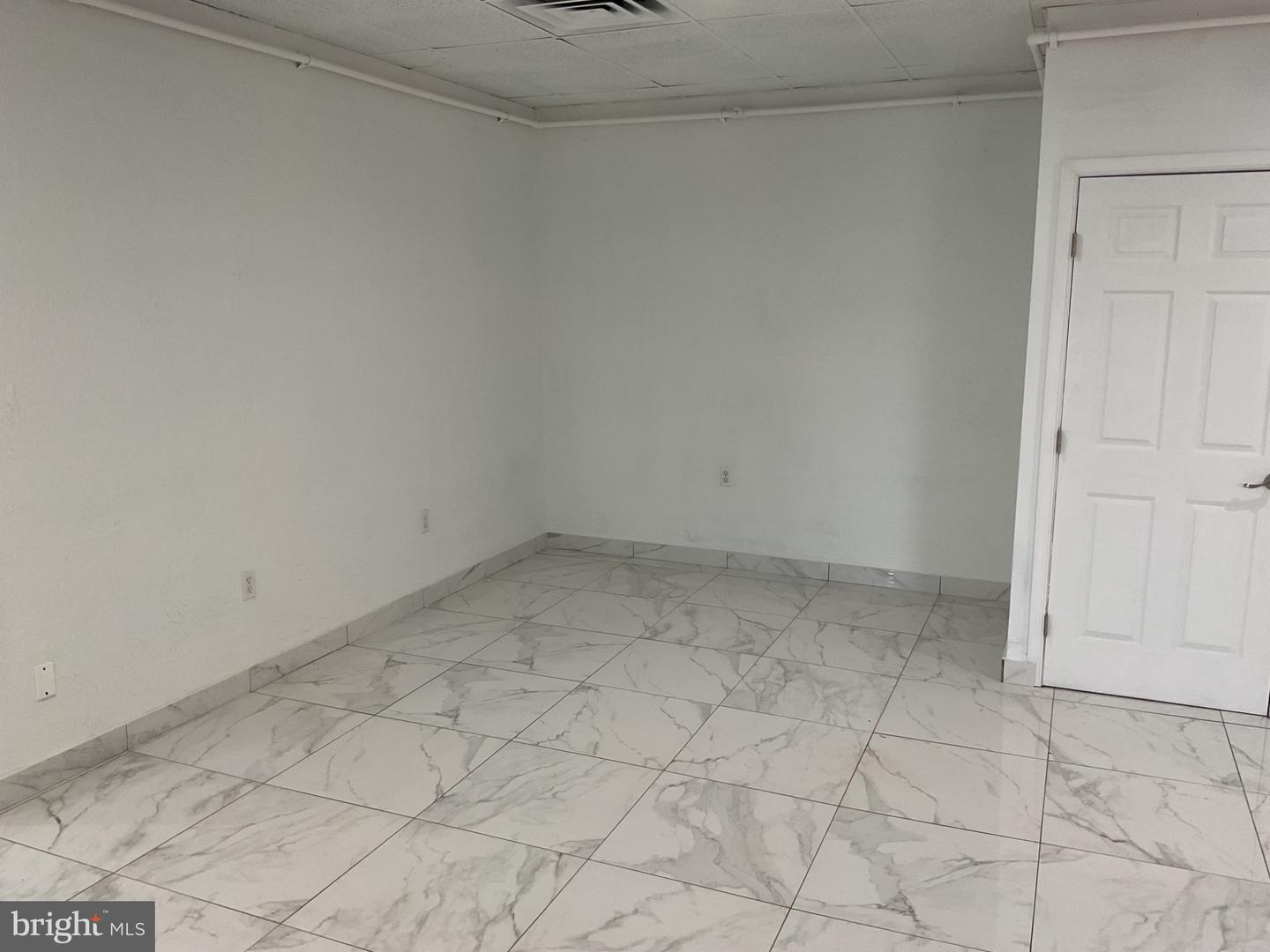 1880 W Market St Property Photo 91