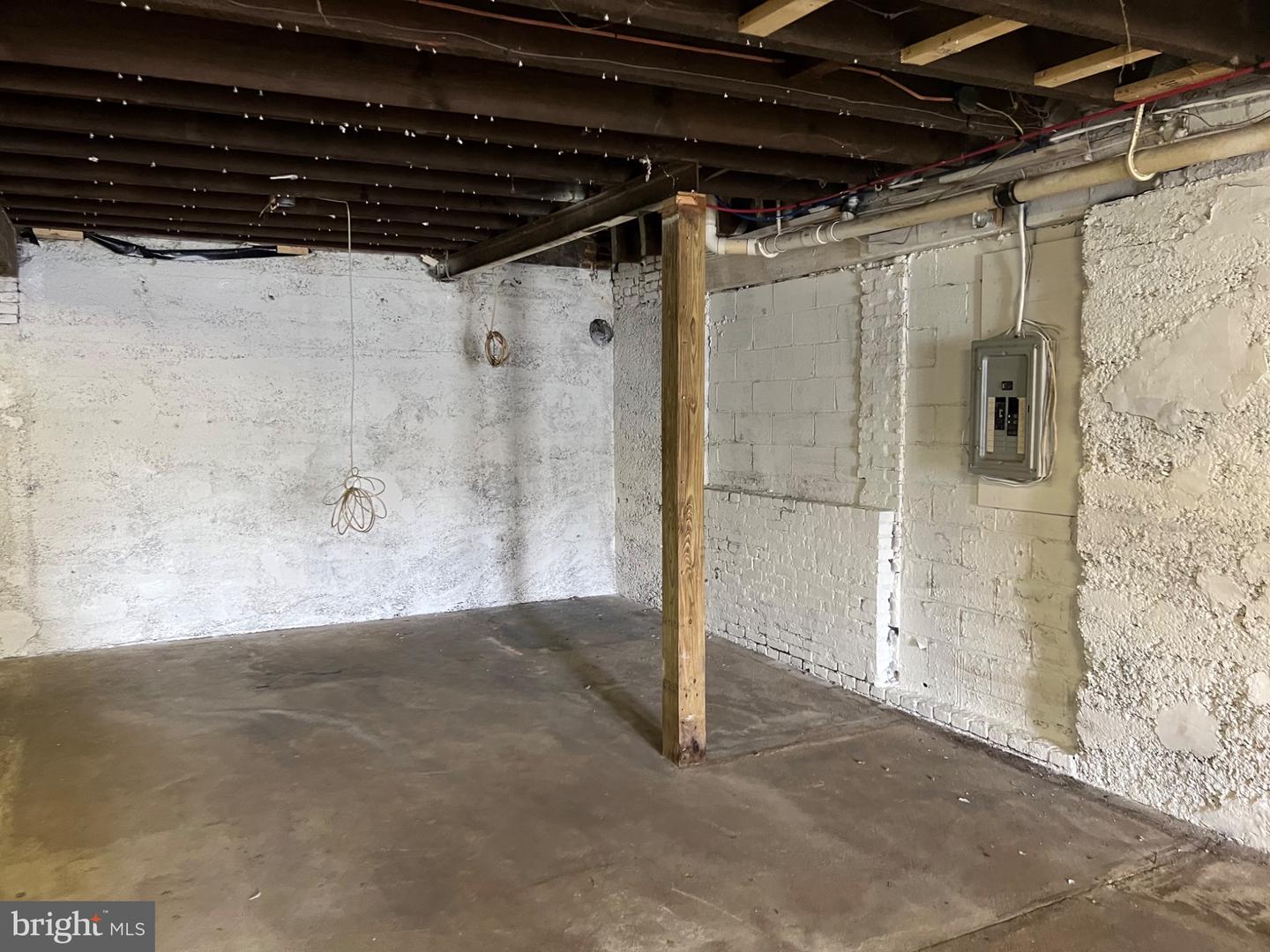 1880 W Market St Property Photo 102