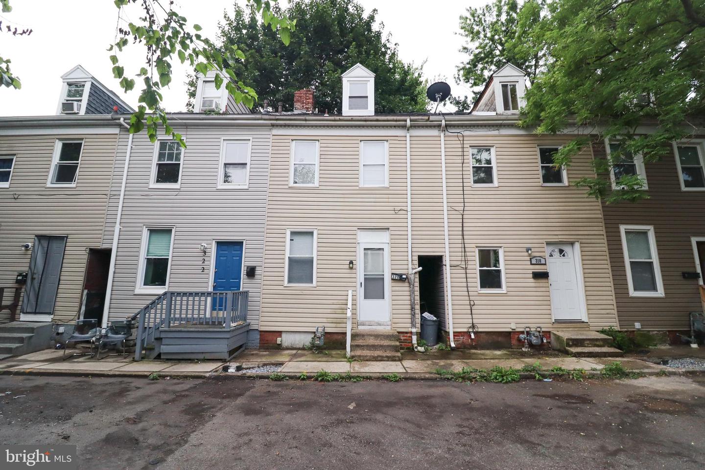 320 Wallace St Property Photo 1