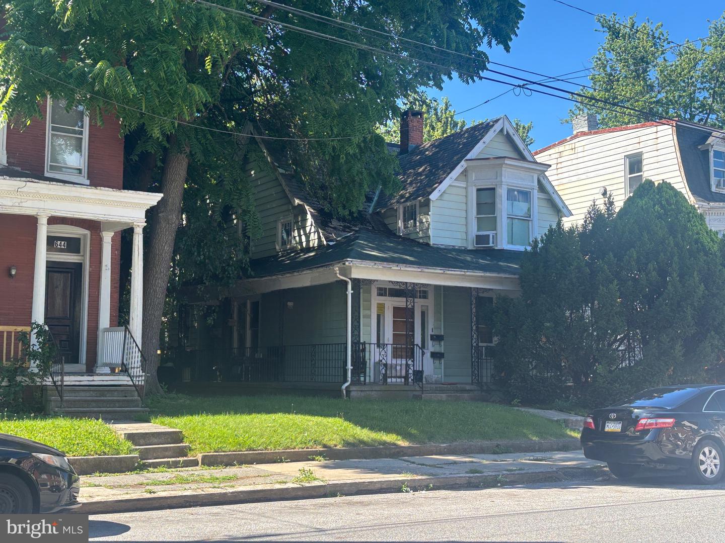 650 W Philadelphia St Property Photo 1