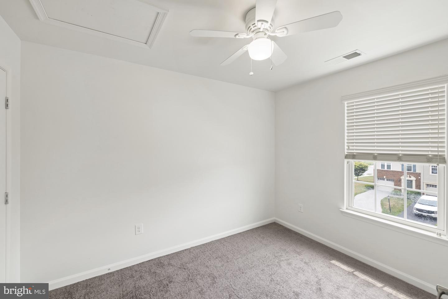 418 Charles Ave Property Photo 4