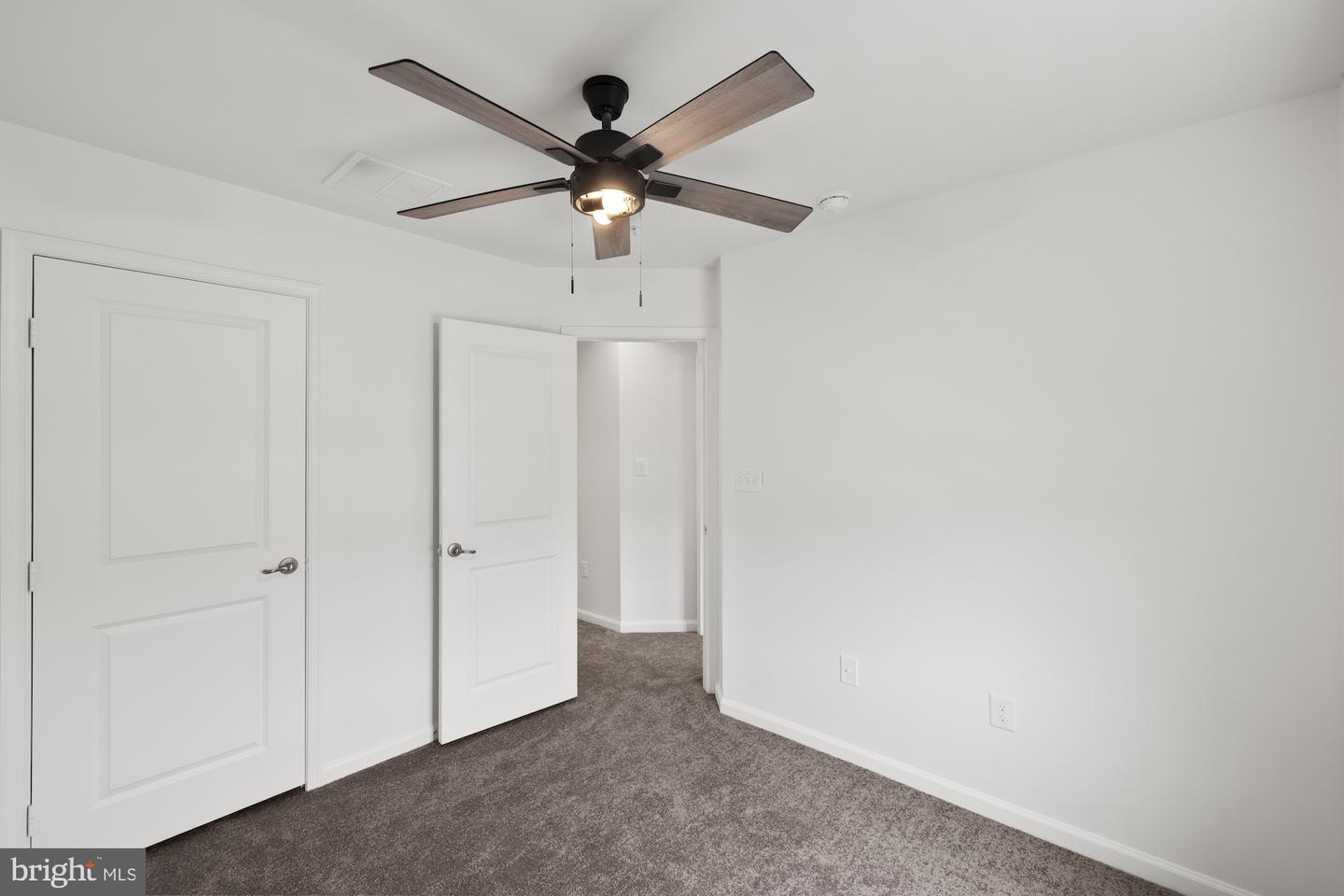 418 Charles Ave Property Photo 5