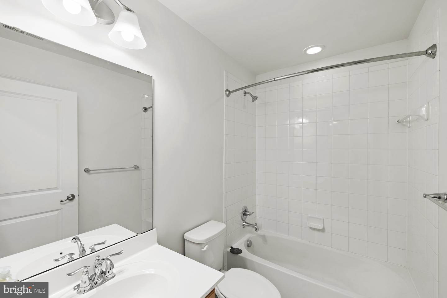 418 Charles Ave Property Photo 8