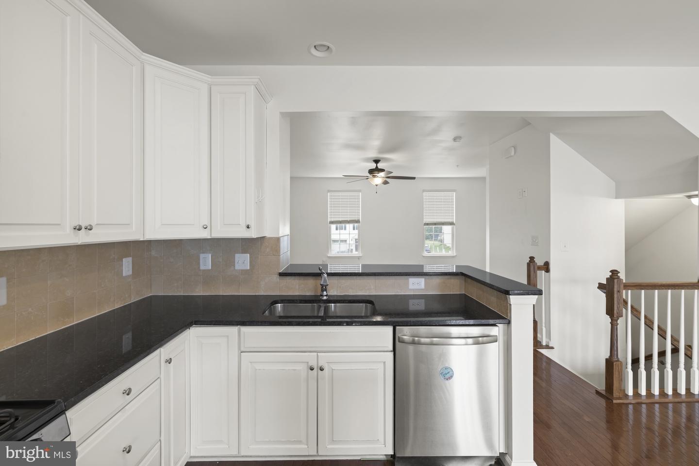 418 Charles Ave Property Photo 19