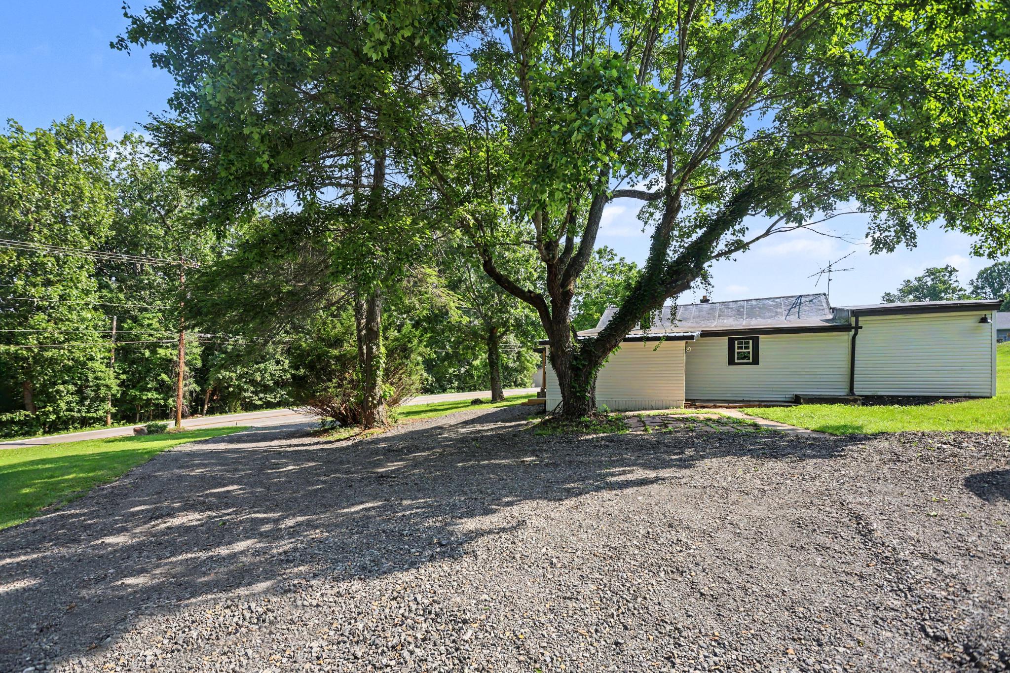 1041 Rohlers Church Rd Property Photo 8
