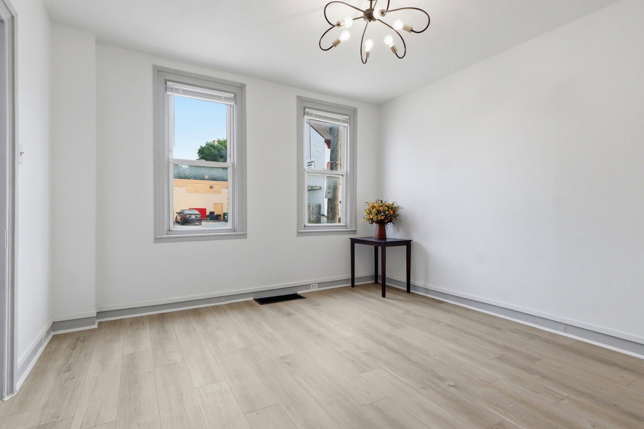 1269 E Philadelphia St Property Photo 3