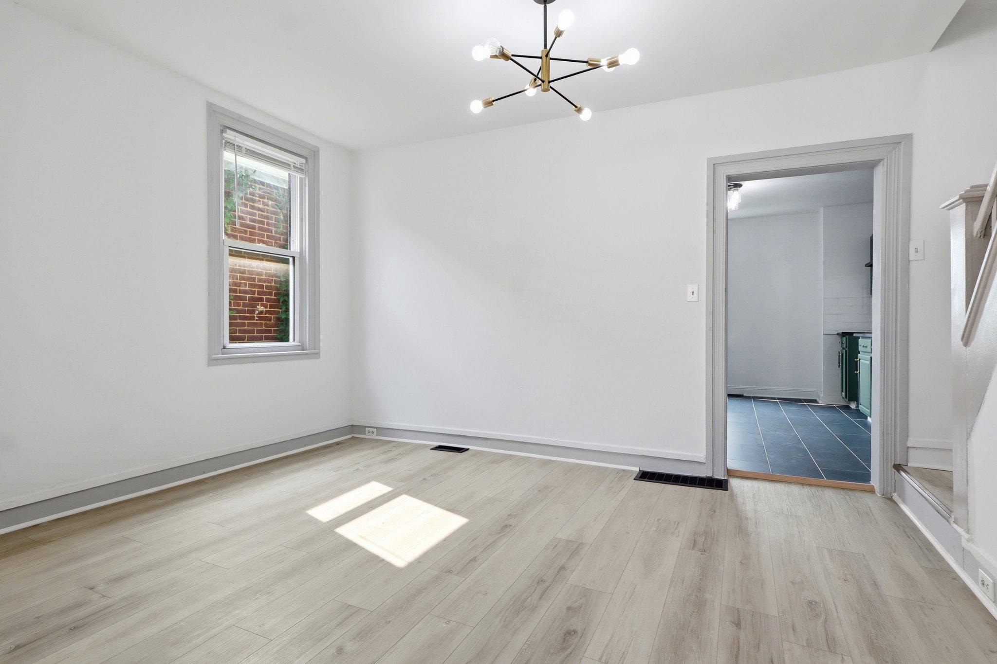 1269 E Philadelphia St Property Photo 4