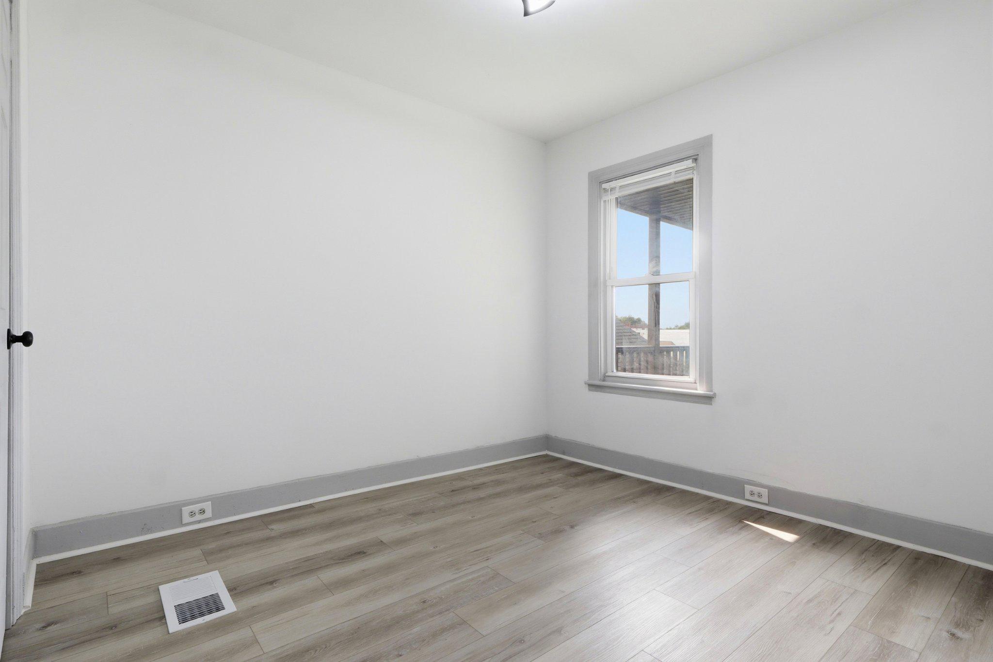1269 E Philadelphia St Property Photo 20