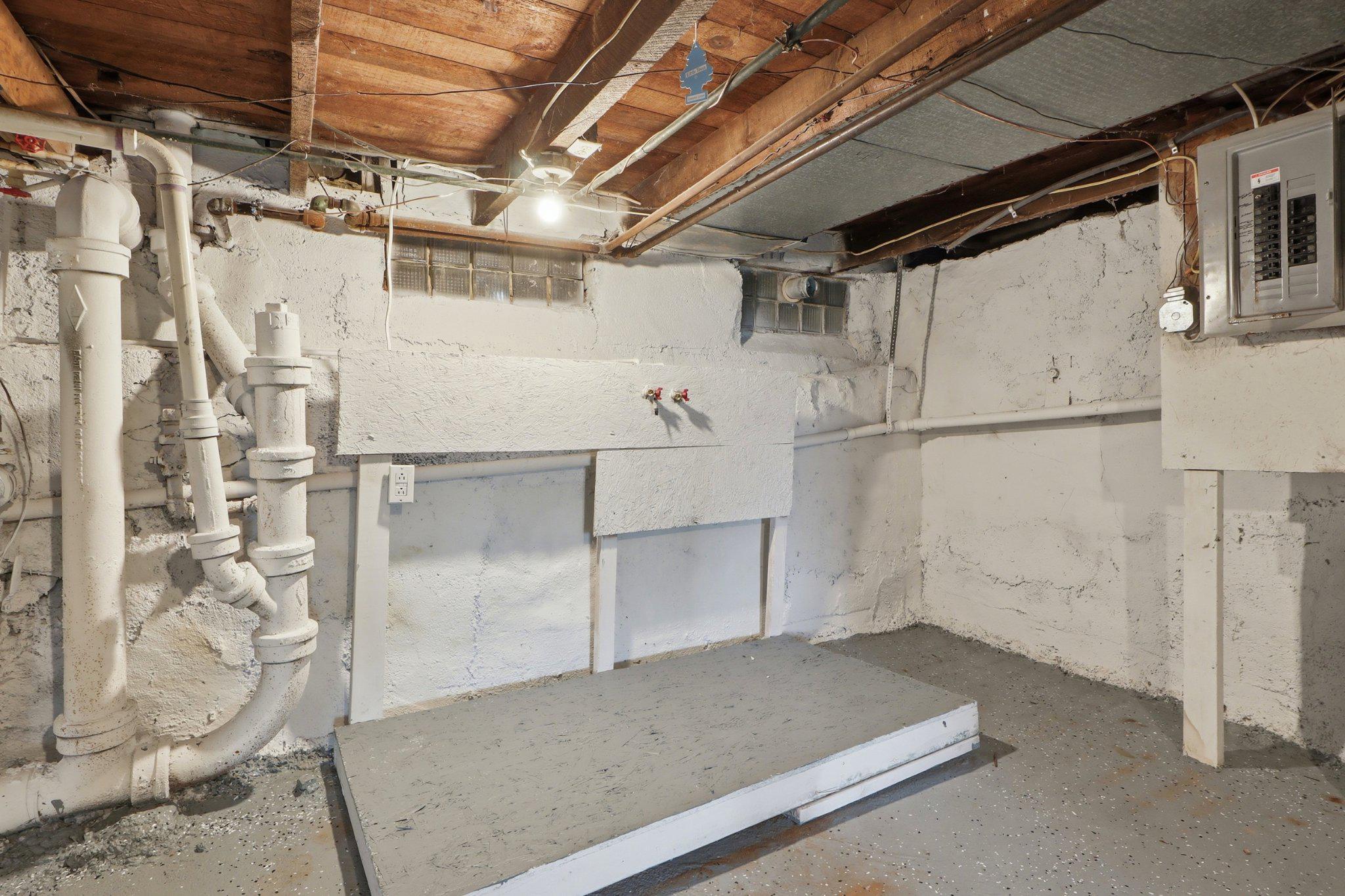 1269 E Philadelphia St Property Photo 38
