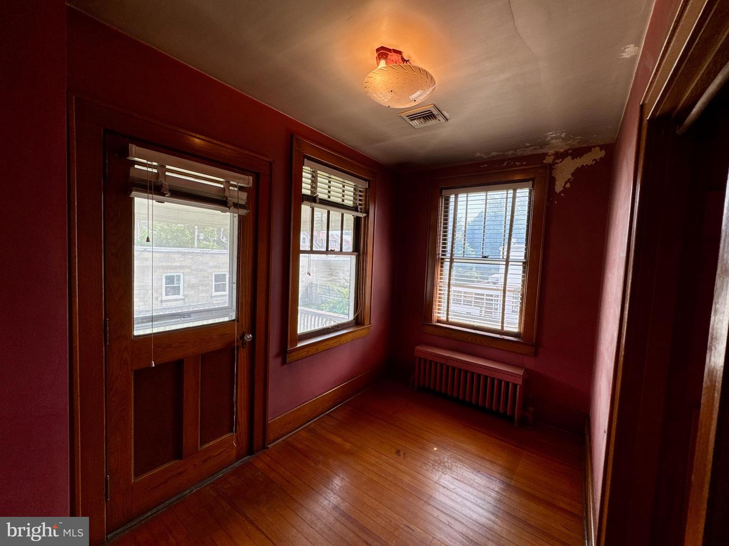 990 E Philadelphia St Property Photo 33