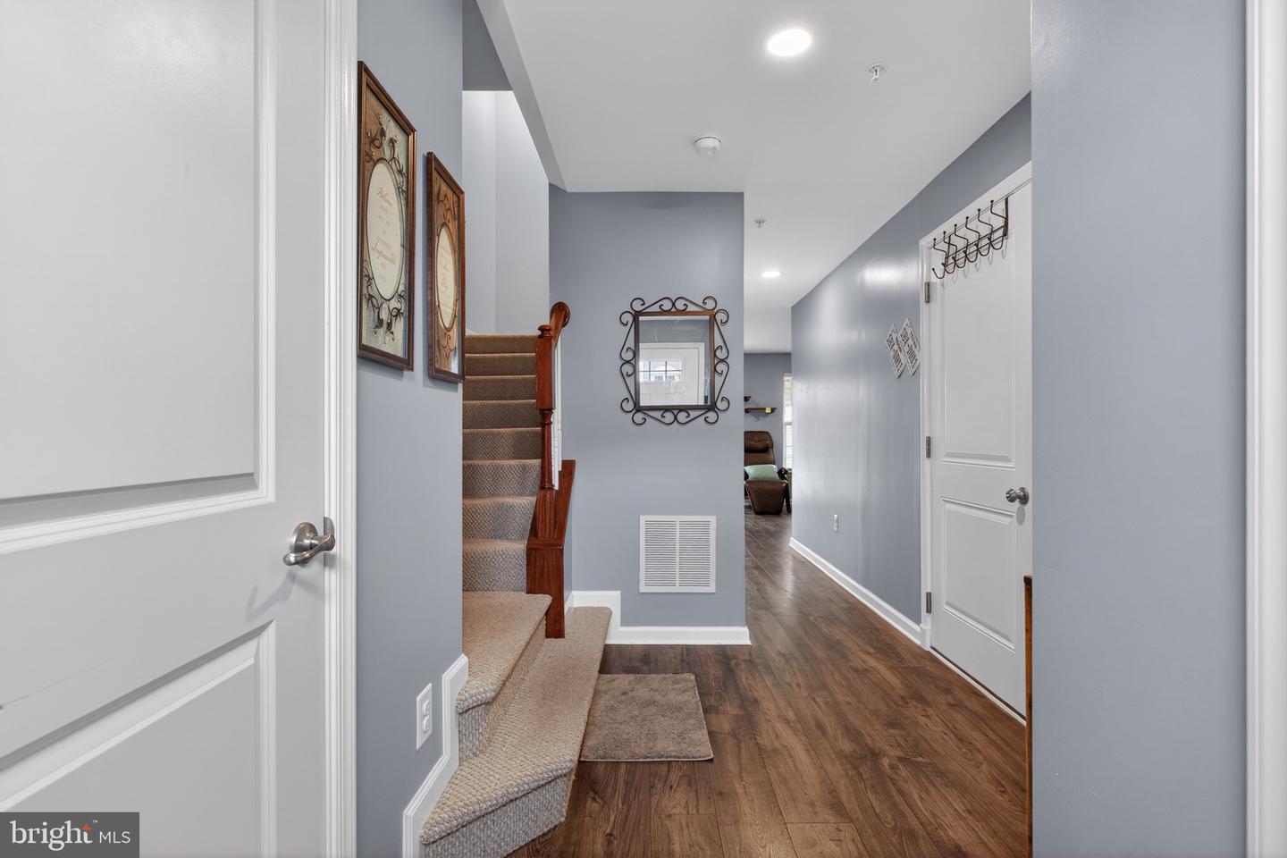 37 S Center St Property Photo 2