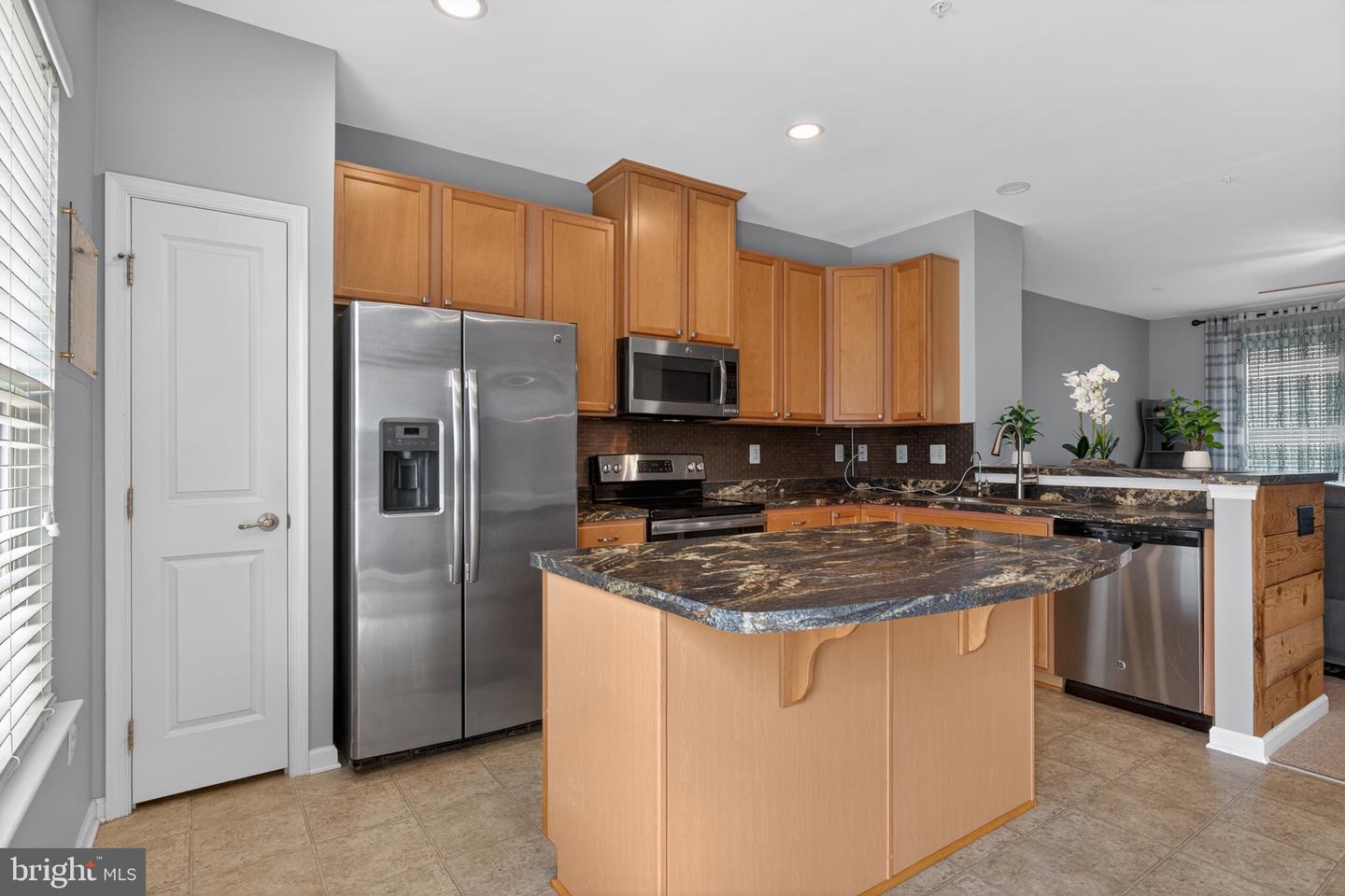 37 S Center St Property Photo 9