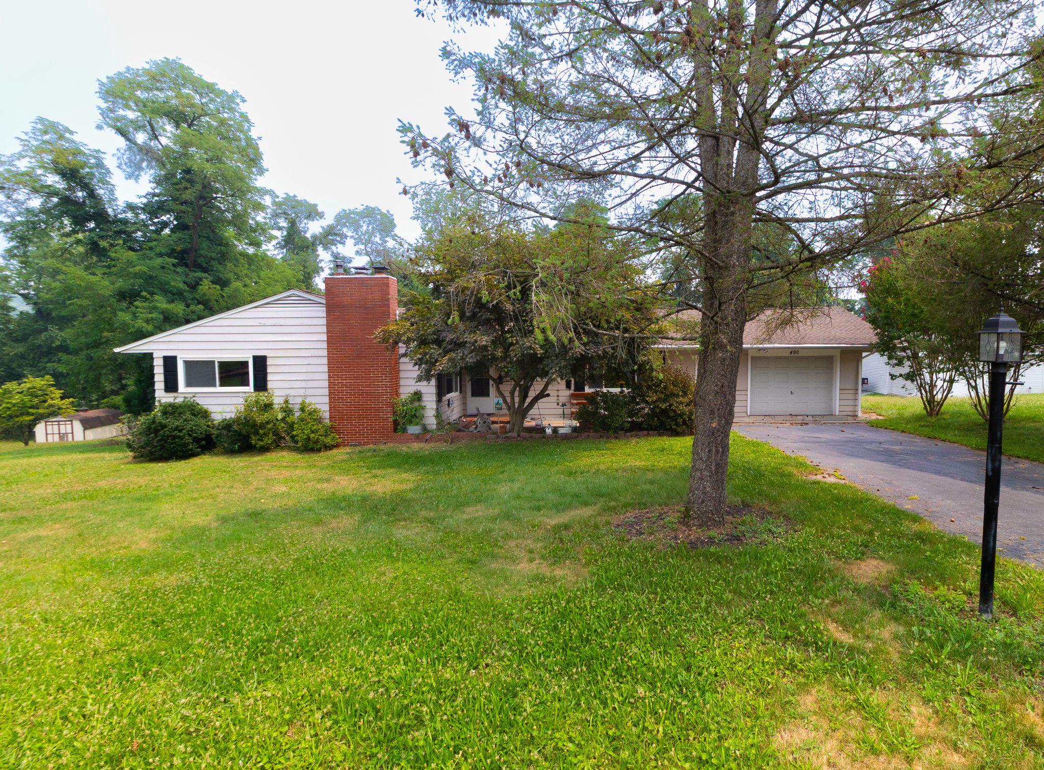 490 Pine Ridge Cir Property Photo 1