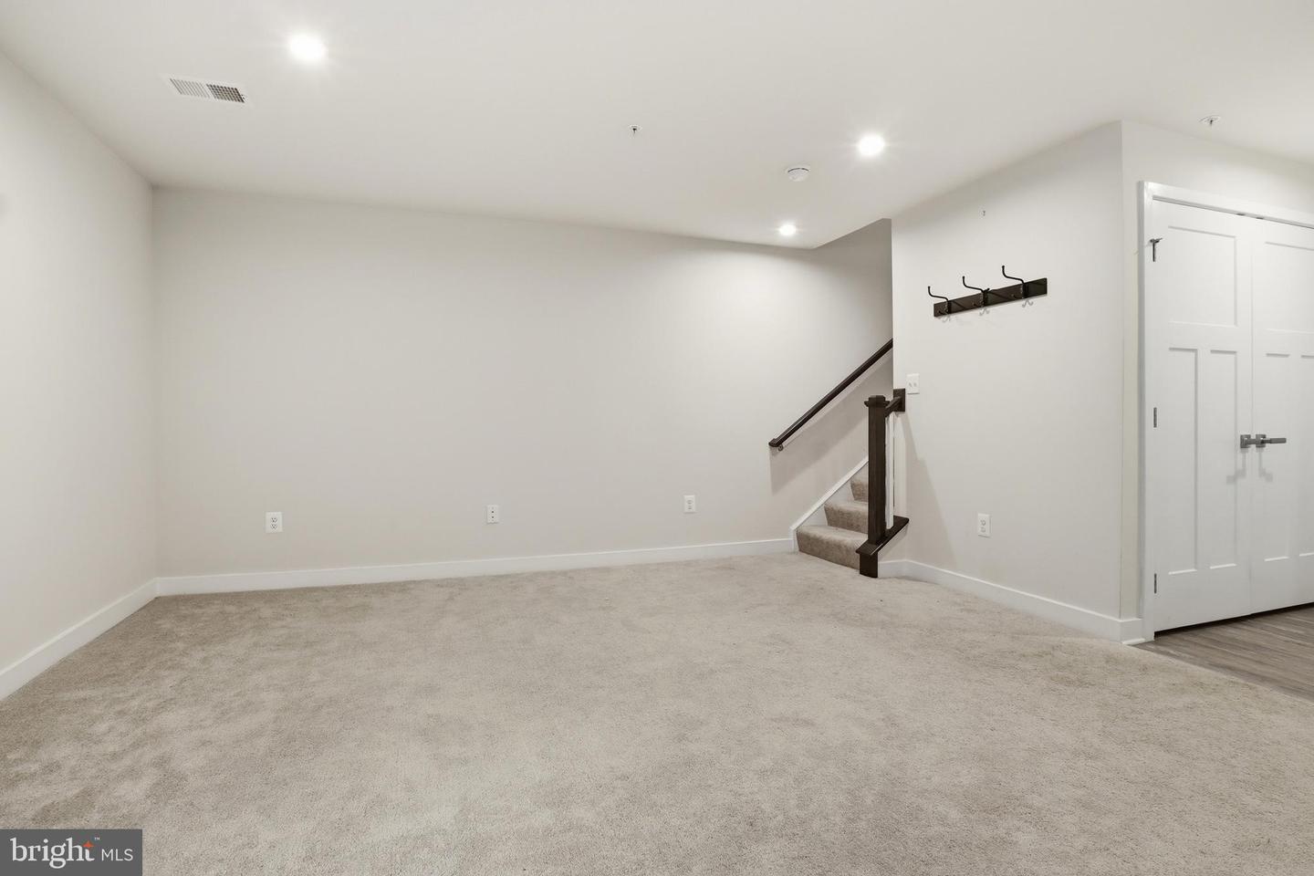 1054 Rosecroft Ln #24 Property Photo 29