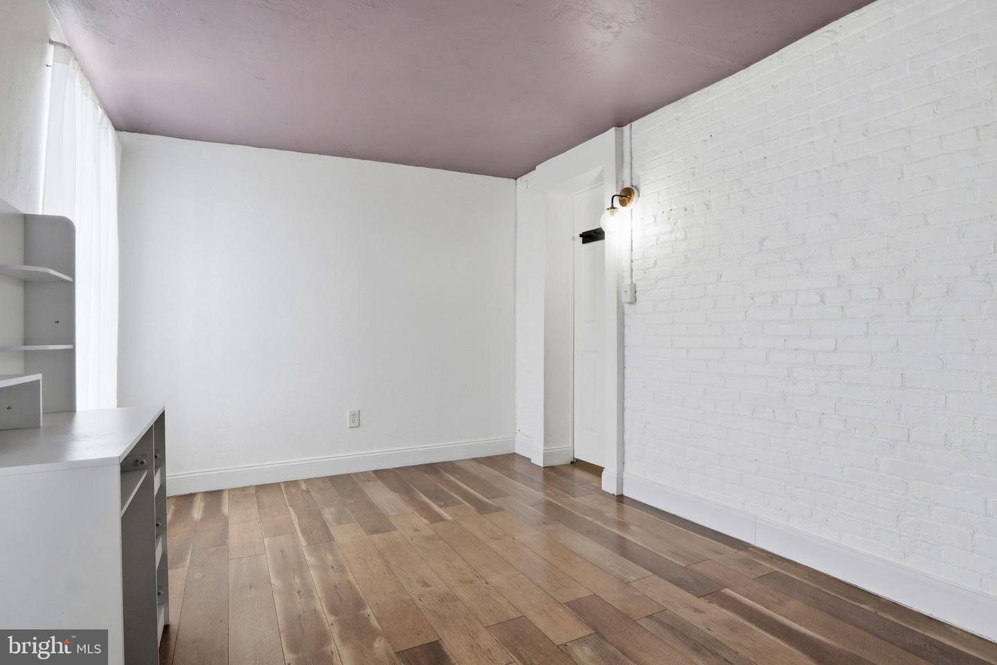931 E Philadelphia St Property Photo 20